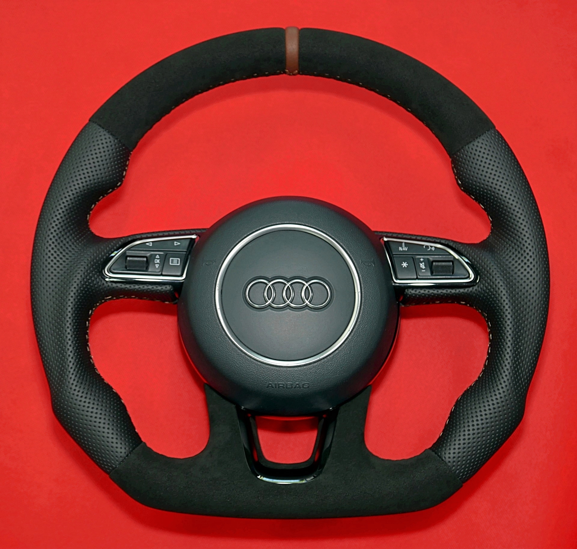 Kierownica Audi Tuning obszycie alcantarą RS