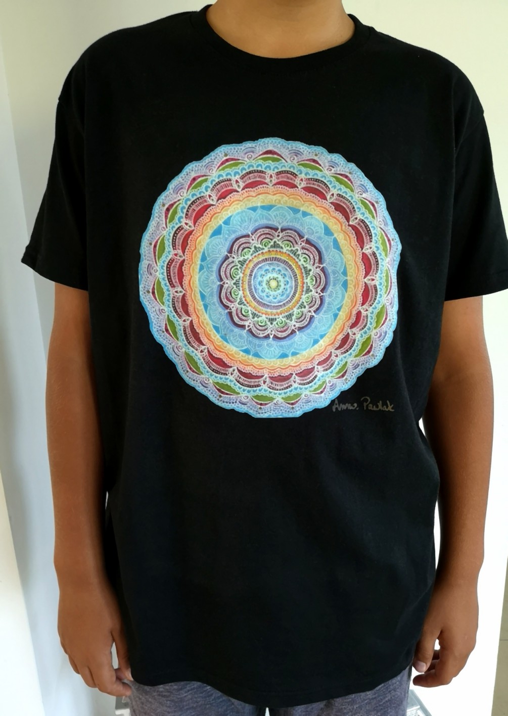 Men's t-shirt with rainbow mandala  80 PLN 
 M, L, XL, 2XL dostępna również w białym kolorze.