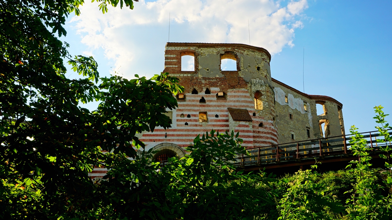 Janowiec Lubelski: ruiny kredowego zamku