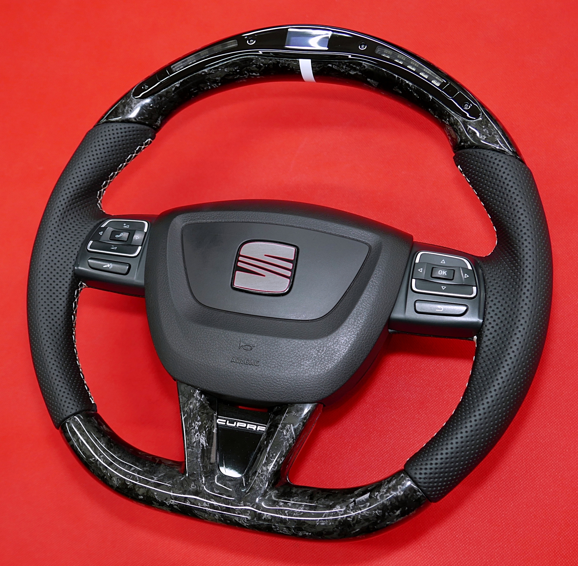 custom steering wheel Seat Cupra carbon LCD screen