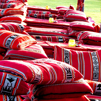 Czerwone haftowane poduszki 50x40 cm