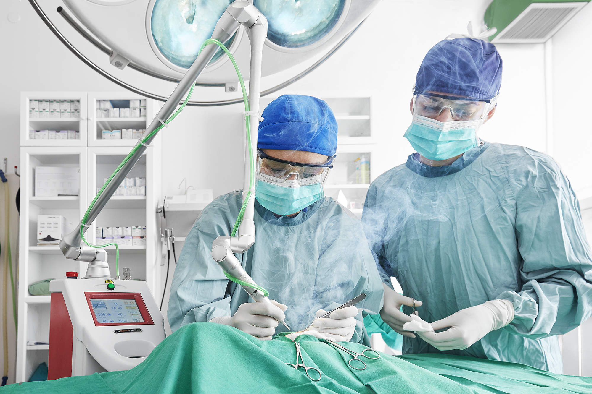 specjalista chirurg w szpitalu weterynaryjnym w gadńsku, zabieg zespolenia wrotno-obocznego w szpitalu weterynaryjnym w gadńsku