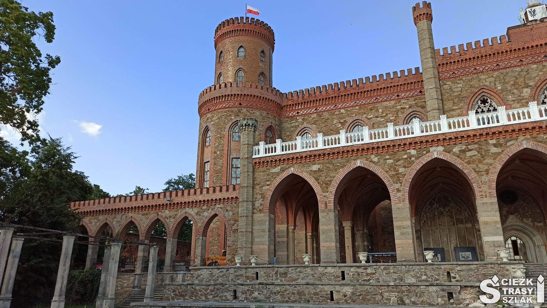 Taras widokowy nad krużgankami przy wieży Pałacu Marianny Orańskiej