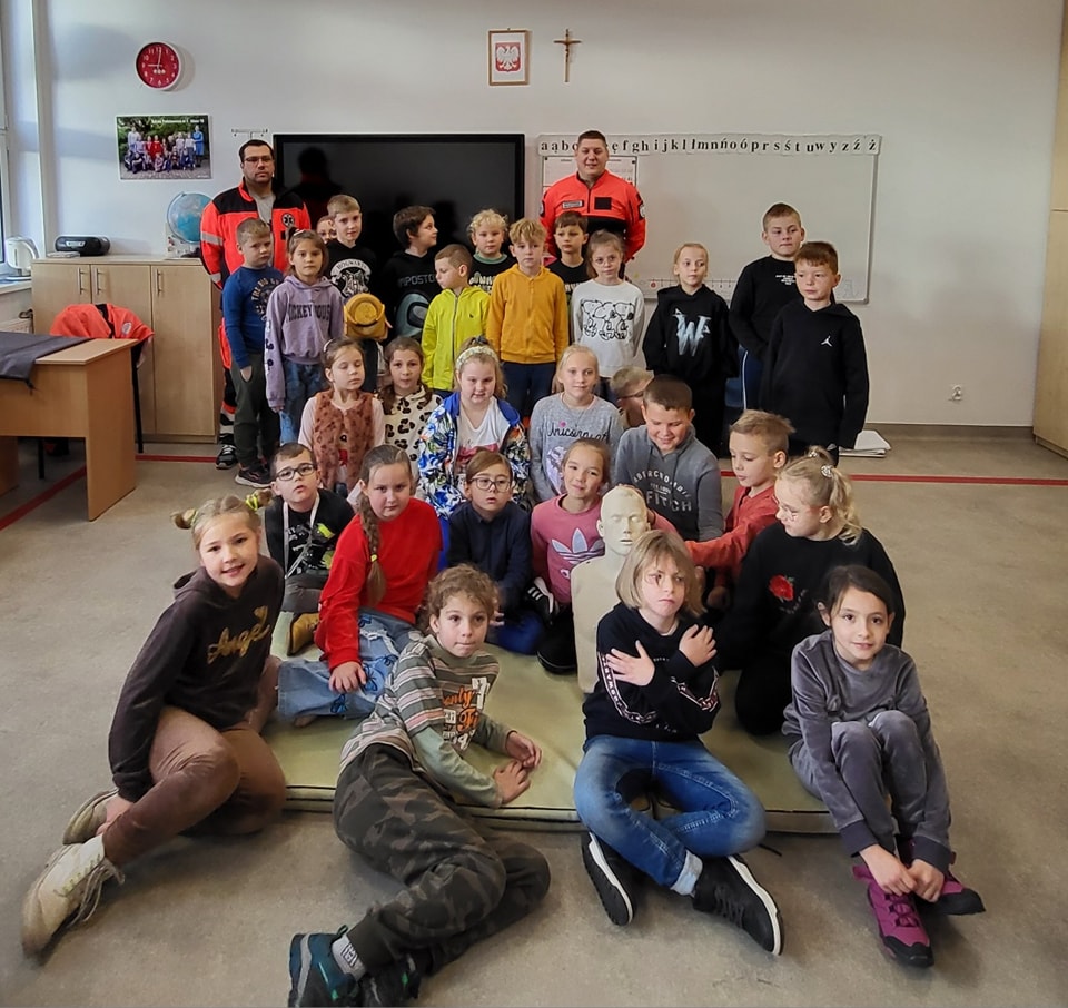 Dzieci ze Szkoły Podstawowej nr 1 w Gostyniu poznały zasady udzielania pierwsze pomocy.