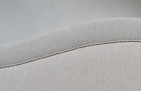 Łóżko VIVIEN tkanina INARI 91 gwoździe tapicerskie srebrne