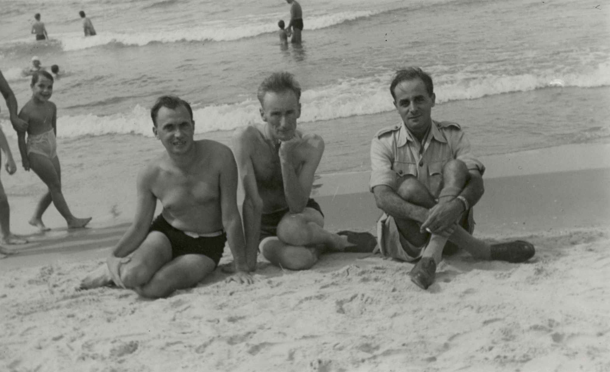 Na plaży w Herzliya, 1943