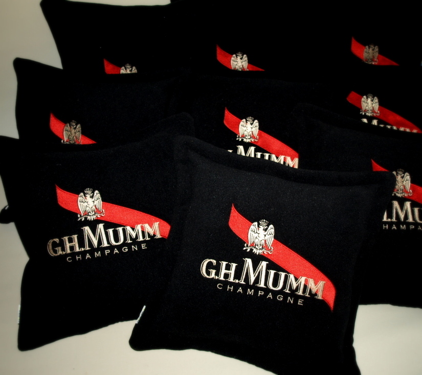G.H. Mumm Champagne - poduszki z haftem na event