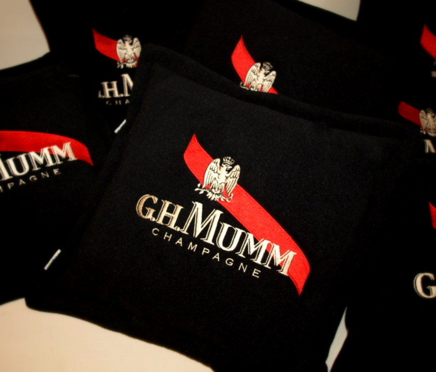 G.H. Mumm Champagne - poduszki z haftem na event