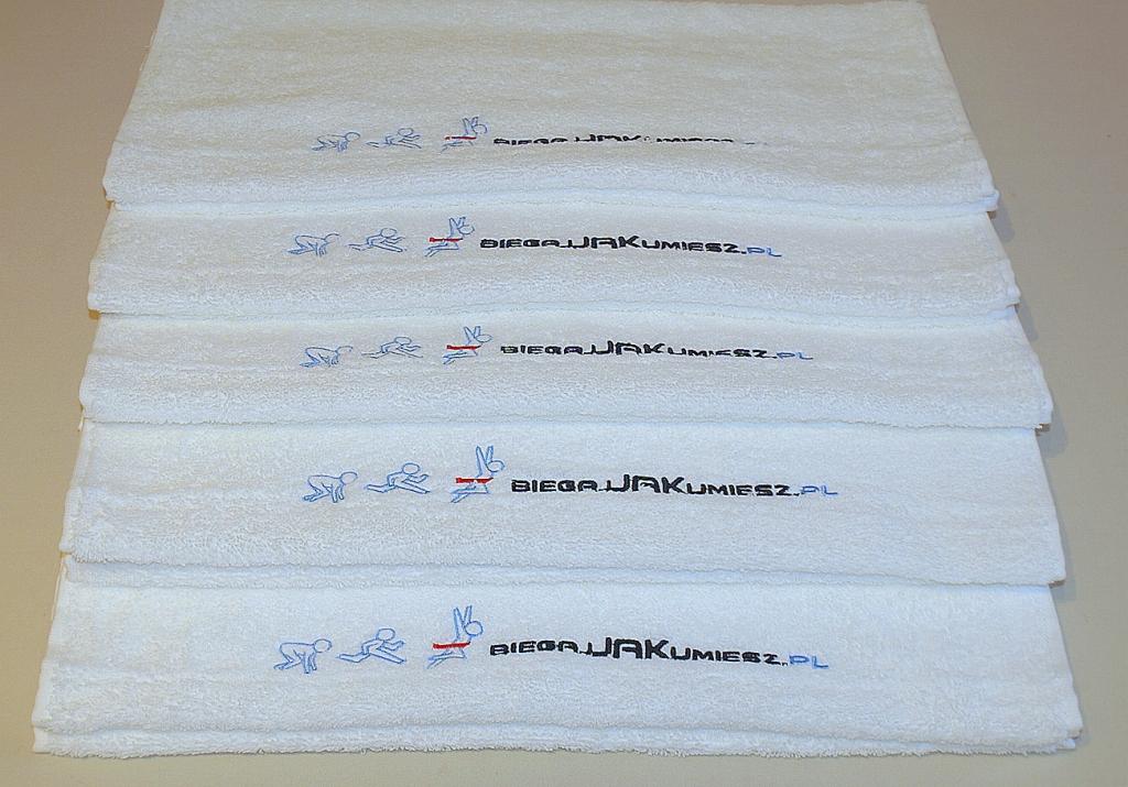Ręczniki z haftem dla fundacji Biegaj Jak Umiesz