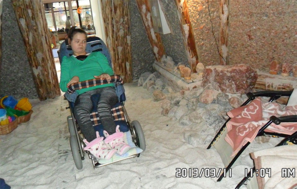 Ola Nowak podczas pobytu na turnusie rehabilitacyjnym w Rusinowicach