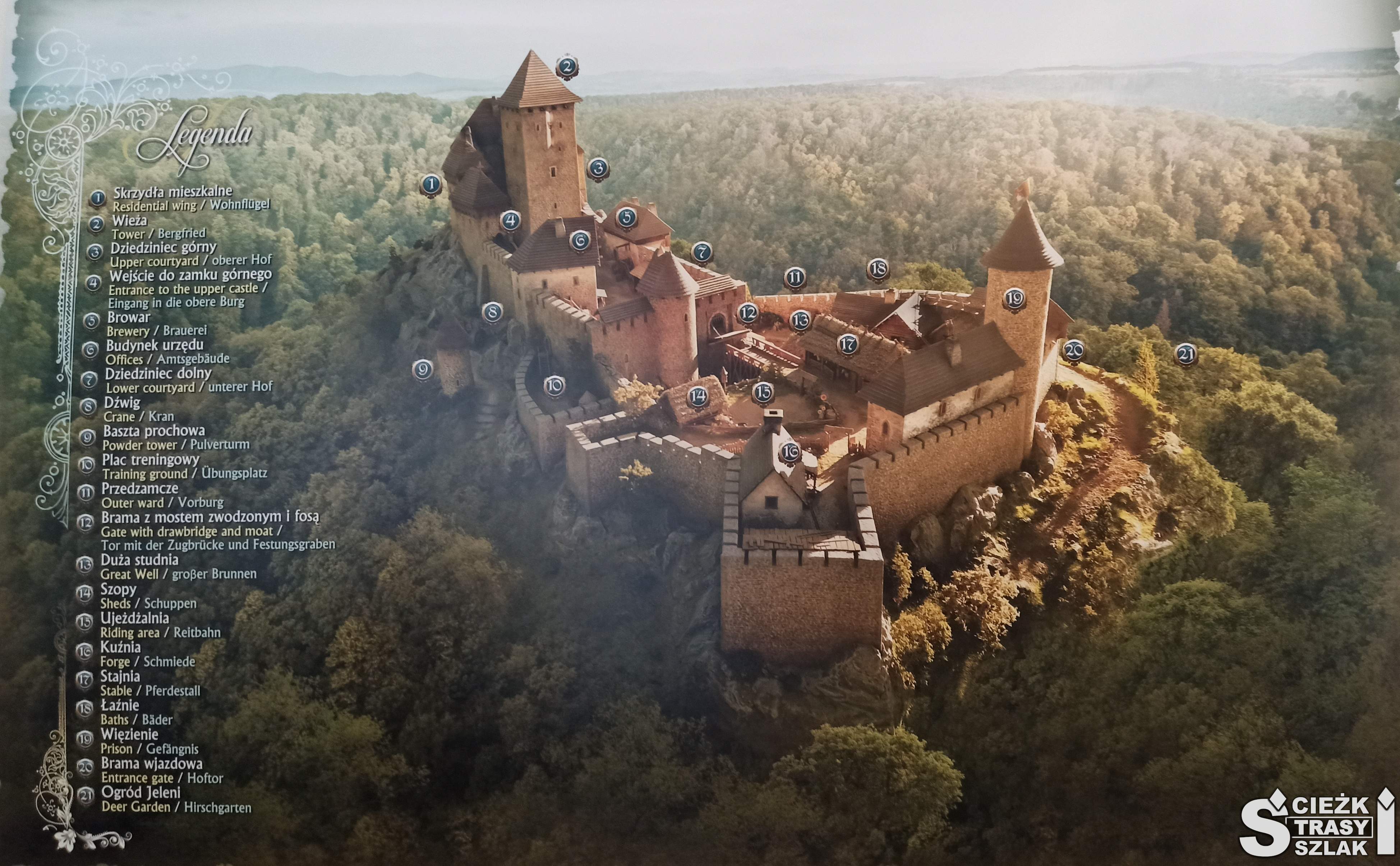 Zamek Książ dający podgląd na wszystkie przynależne do niego budynki z legendą po lewej stronie