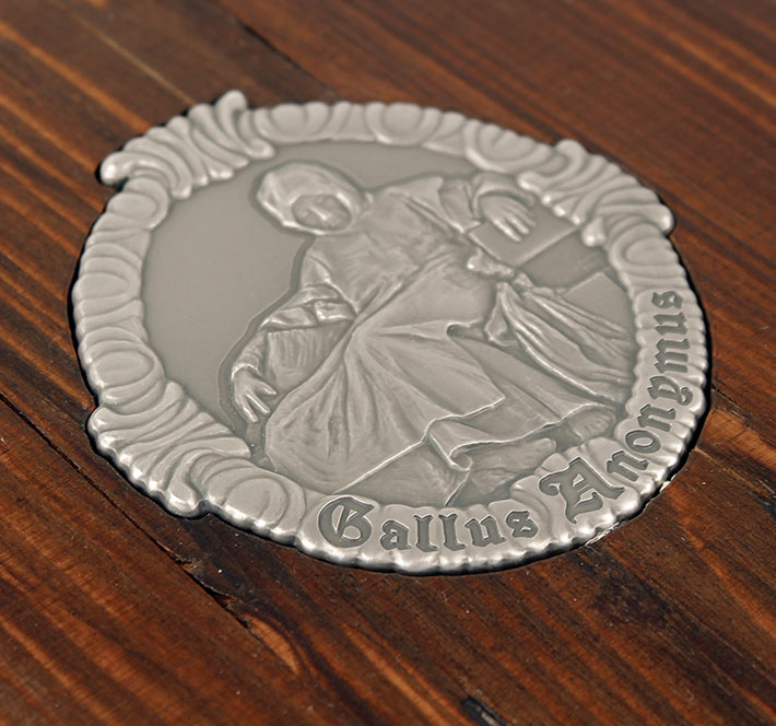 Półkilogramowy srebrny medal z wizerunkiem Galla Anonima