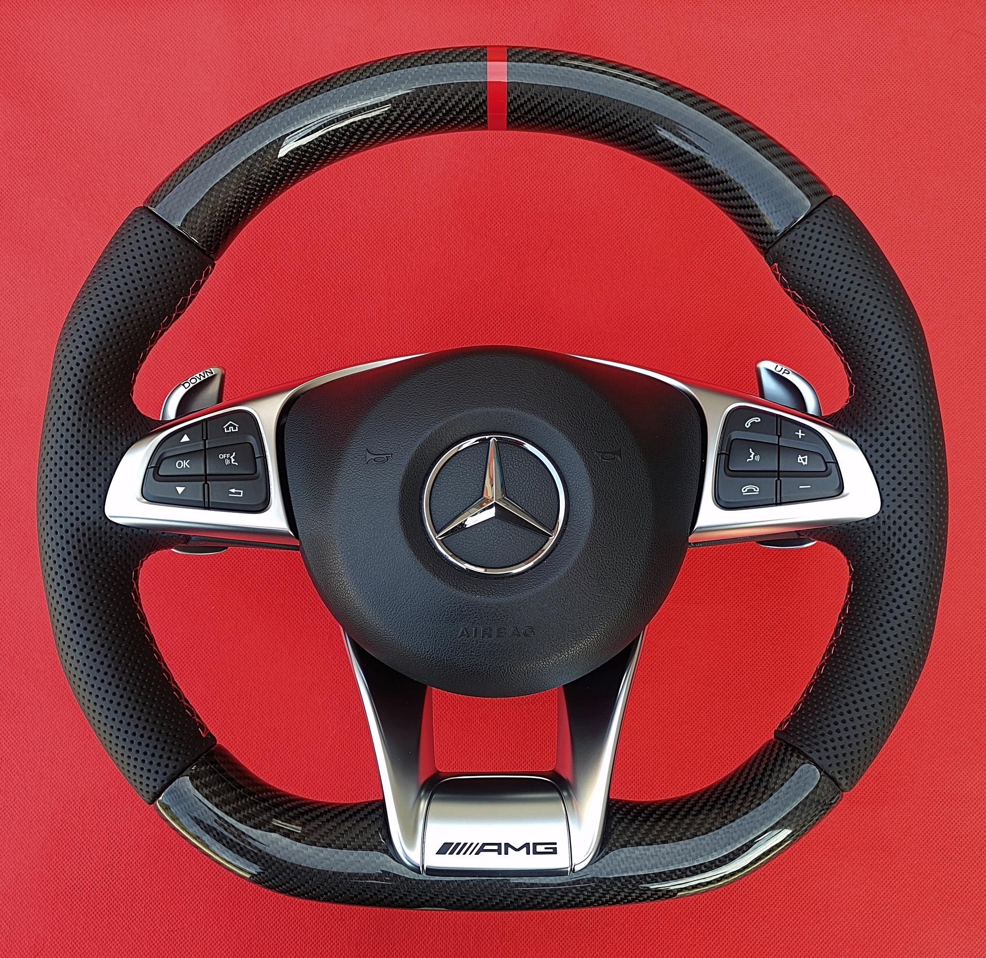 Kierownica z włókna węglowego Mercedes AMG Carbon