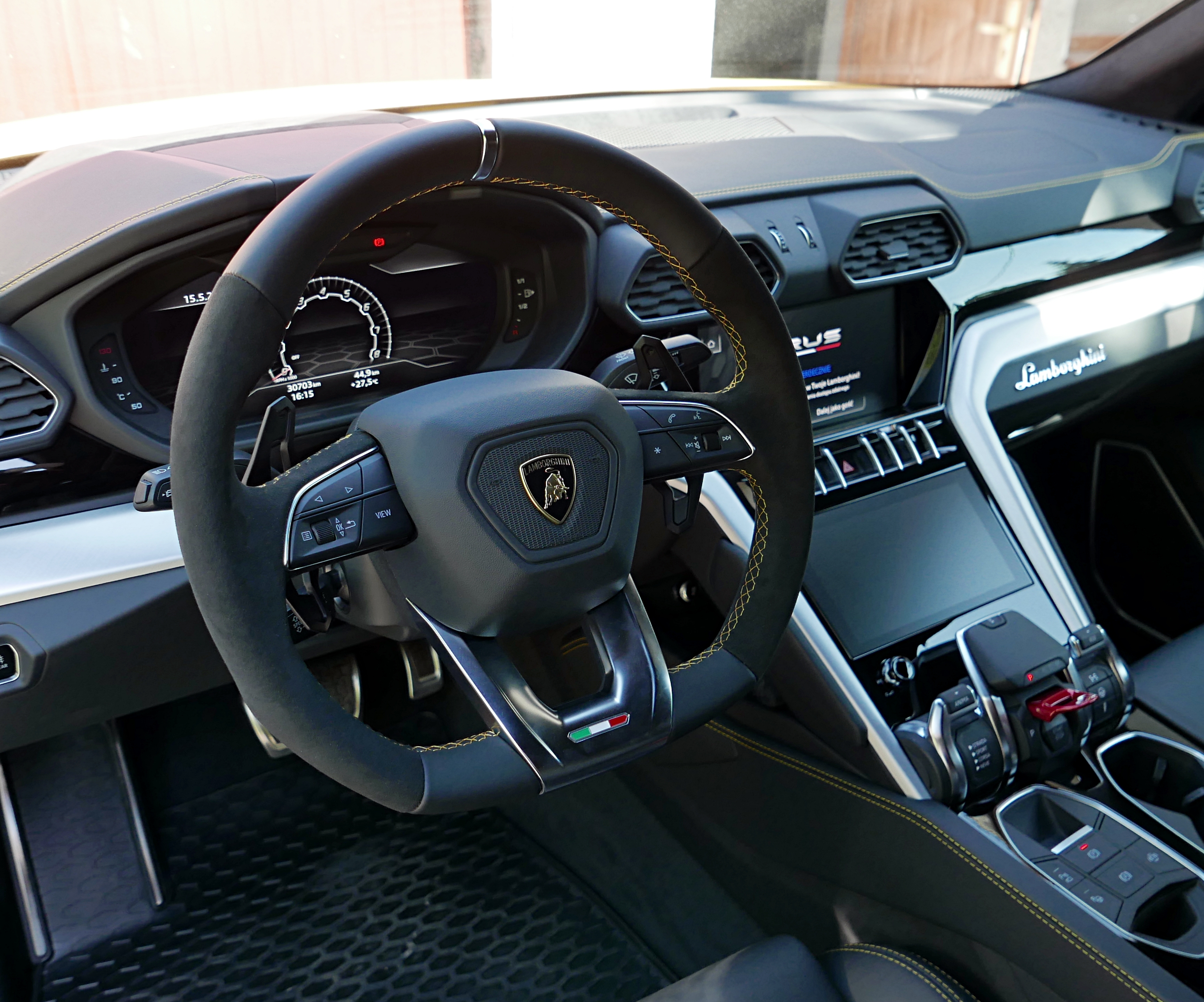 Kierownica Lamborghini Urus tapicer samochodowy