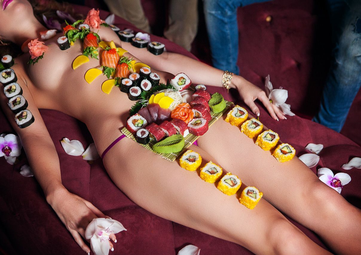 Tancerka erotyczna Body sushi