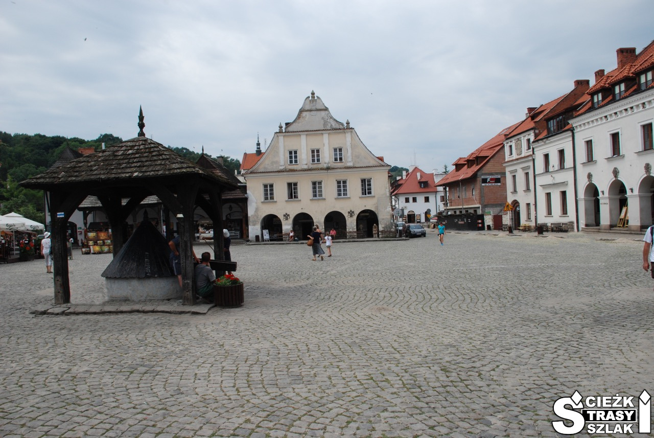 Zabytkowe kamienice na Starówce miasta Kazimierz Dolny