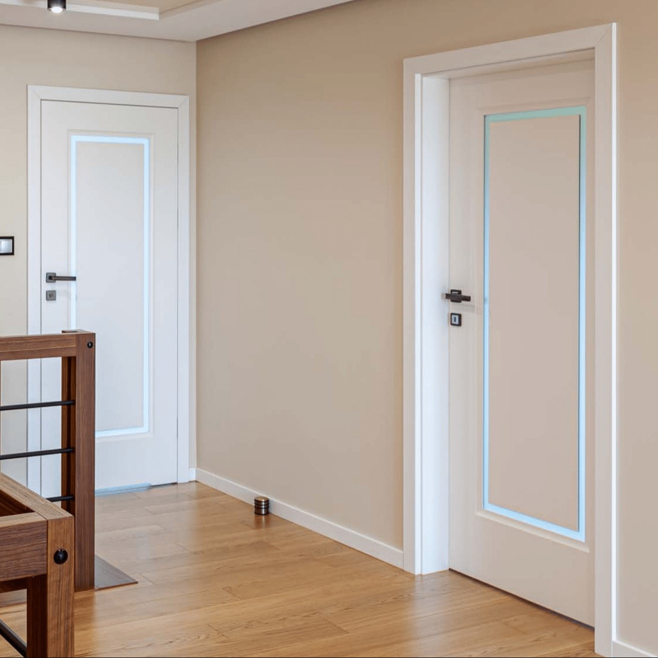 Drzwi lakierowane czy okleinowane, które są lepsze?