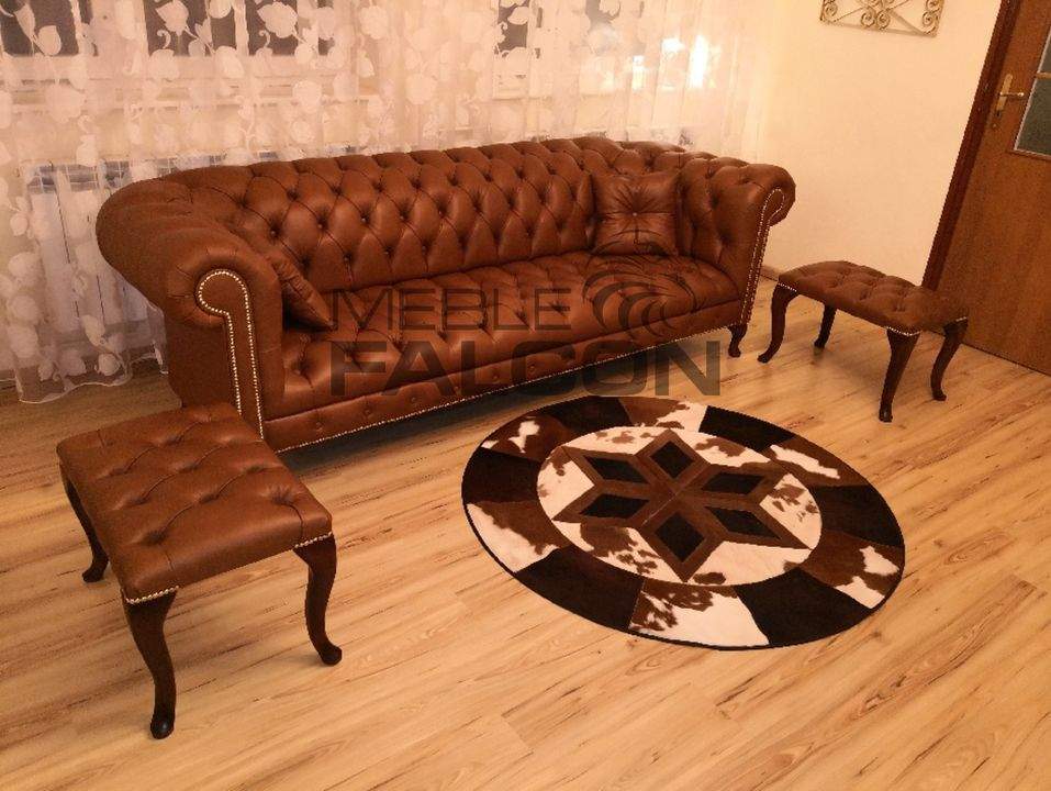 sofa chesterfield ławeczki poduszki ozdobne skóra