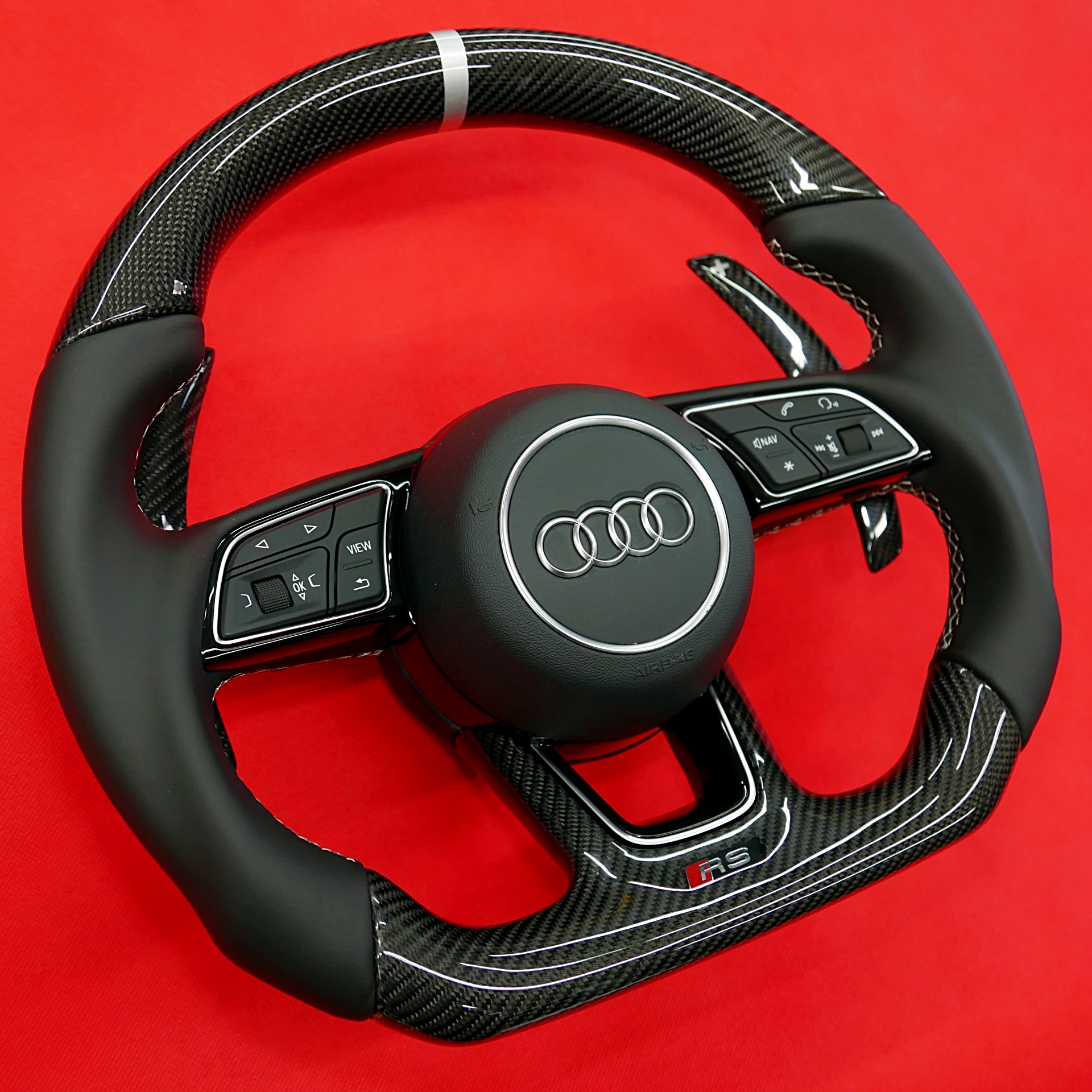 kierownica Audi z włókna węglowego
