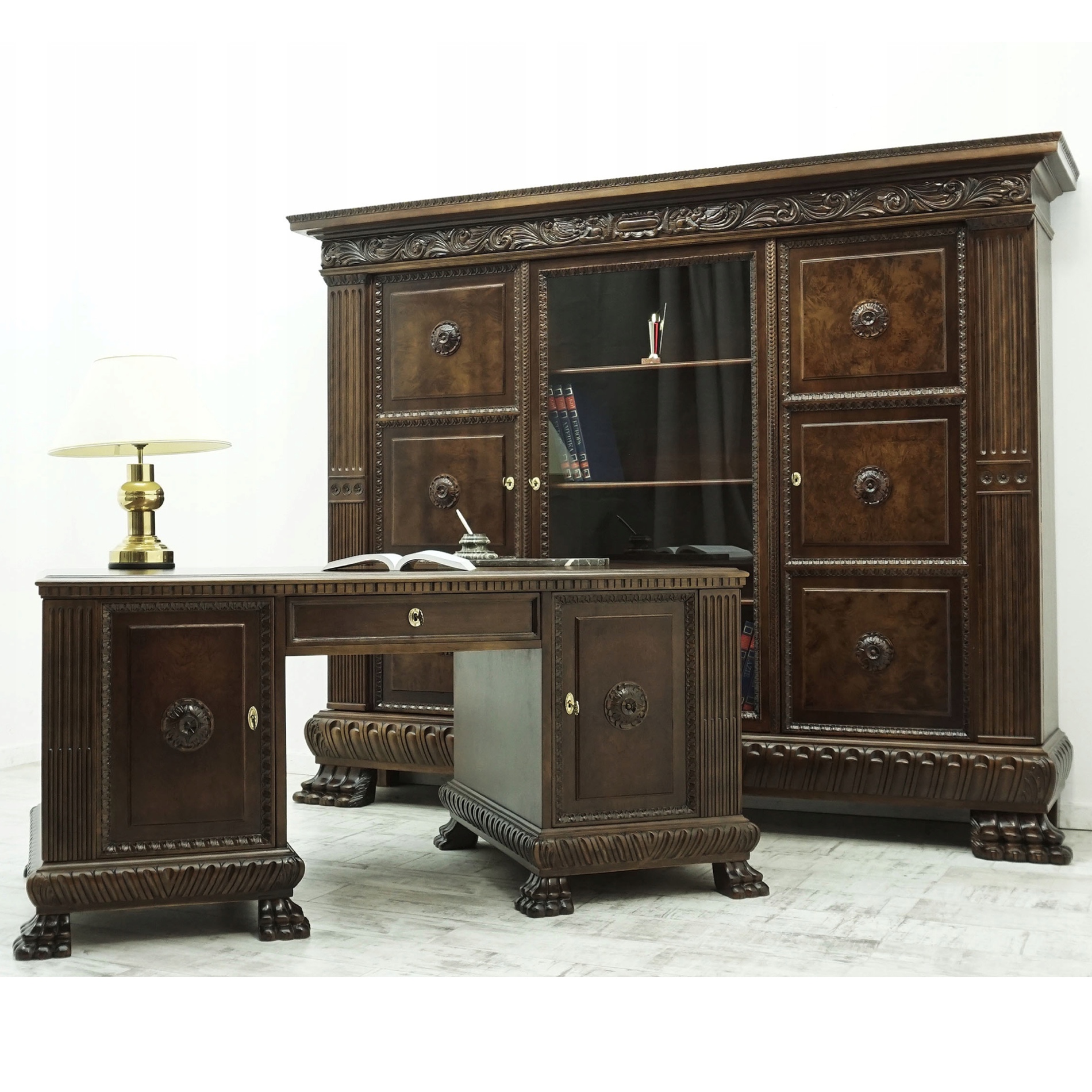 Gabinet - biblioteka, biurko lwie łapy