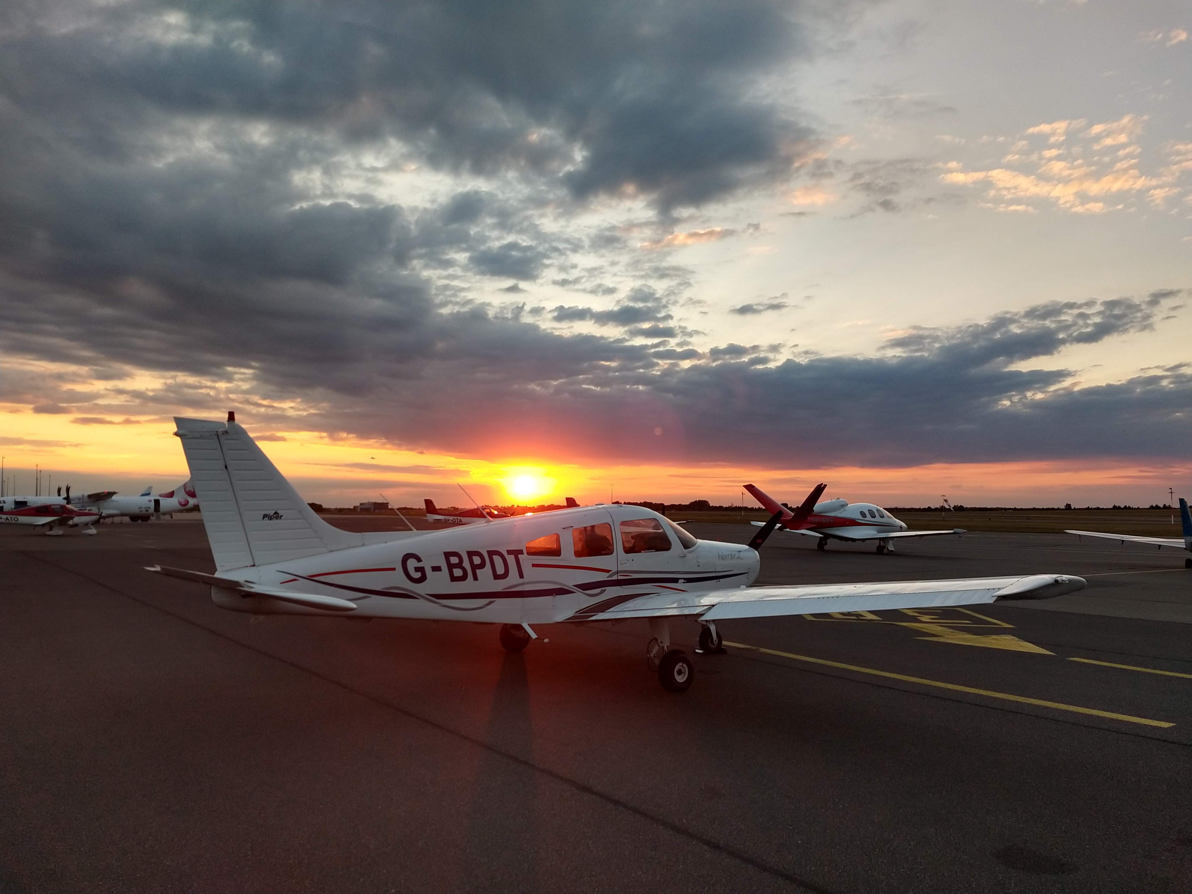 Posiadamy samoloty Piper Warrior i Piper Dakota, zarejestrowane w EASA i Wielkiej Brytanii