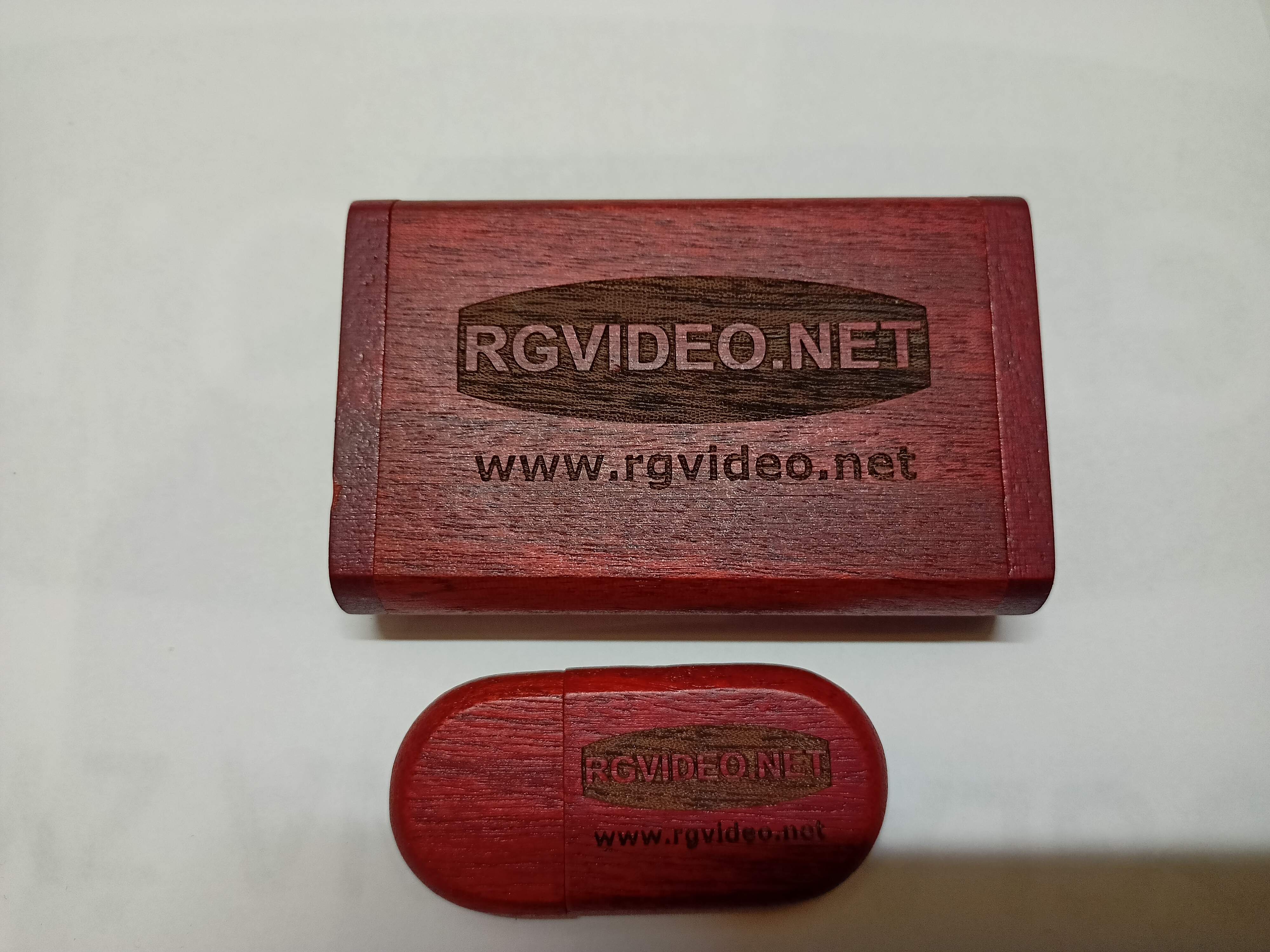 Pendrive drewniany plus pudełko - RGVIDEO.NET