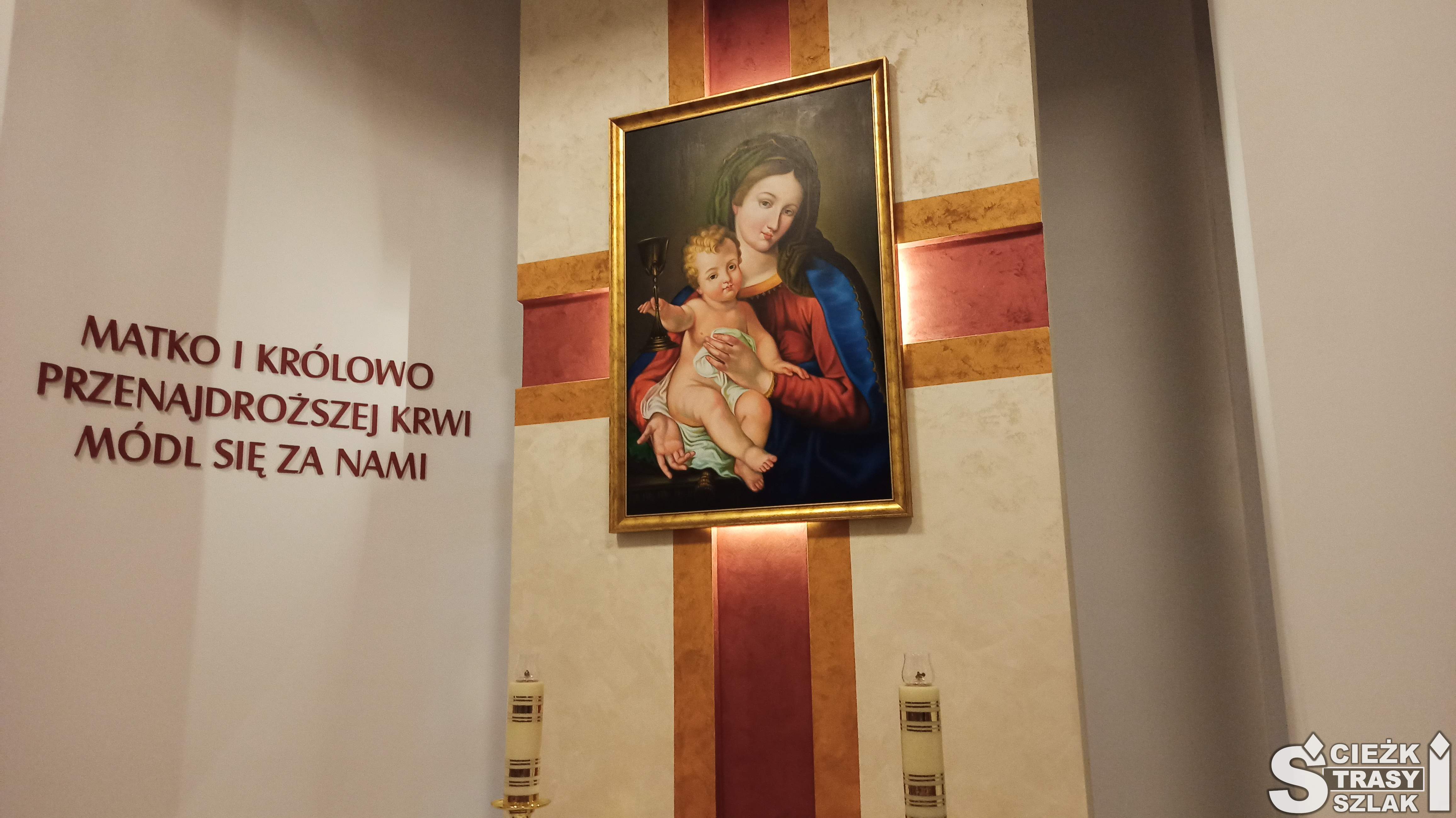 Obraz Matki Boskiej z Dzieciątkiem Jezus na tle krzyża we wnętrzu Sanktuarium w Jaworznie