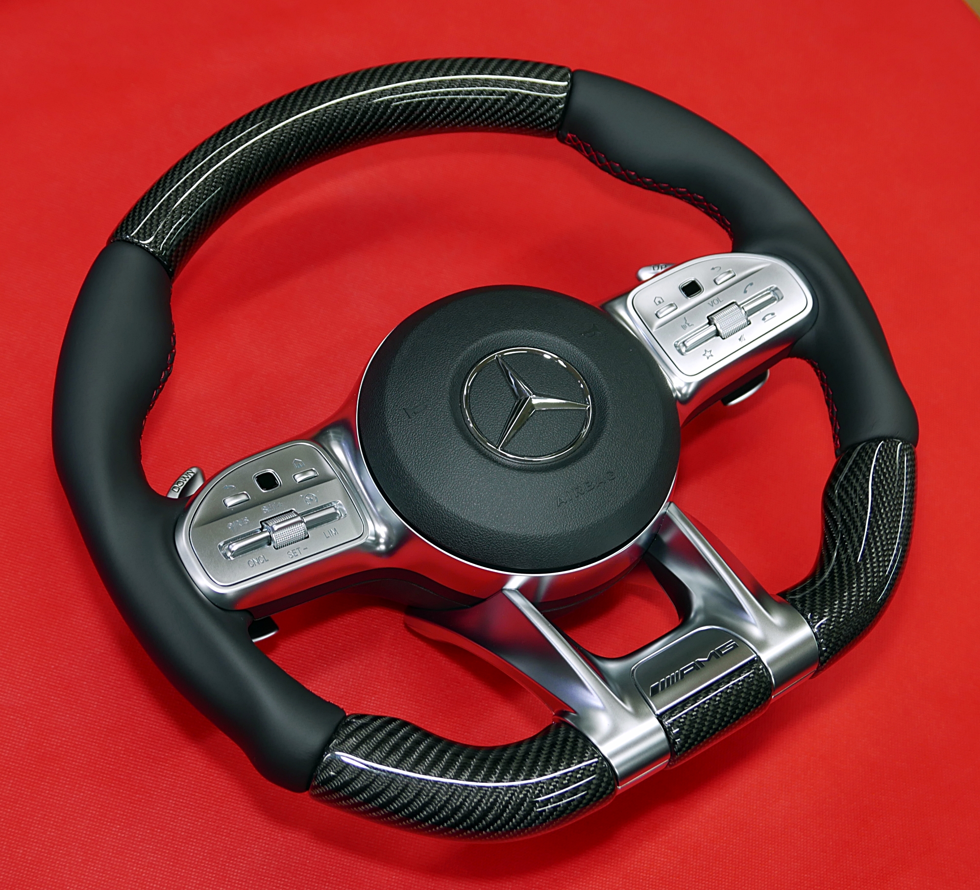 Kierownica Mercedes AMG włókno węglowe carbon