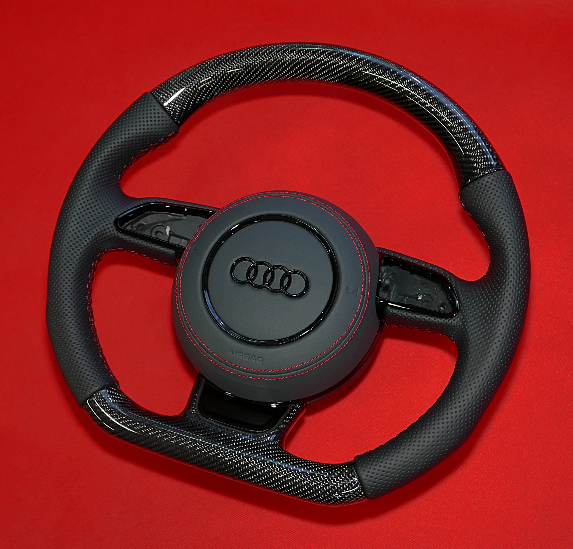 Przebudowa zmiana kształtu kierownica carbon Audi