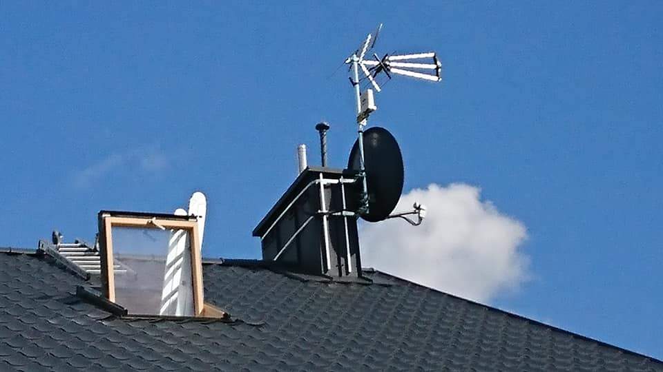 prawidłowy montaż masztu z antenami