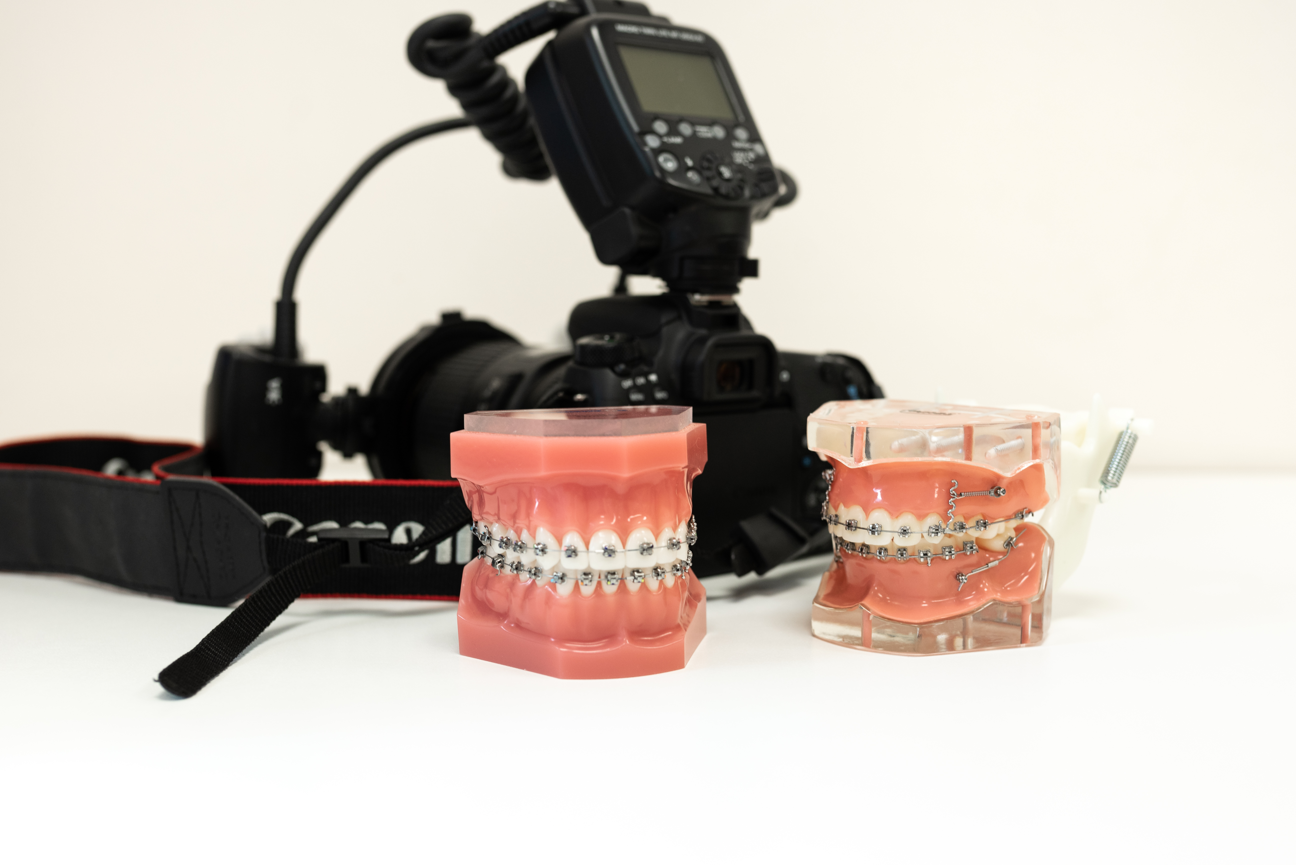 Aparat fotograficzny i modele ortodoncyjne