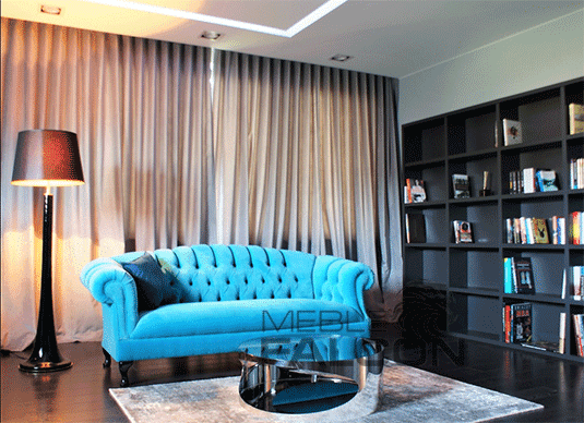 sofa chesterfield idealna do salonu błękitna tanio