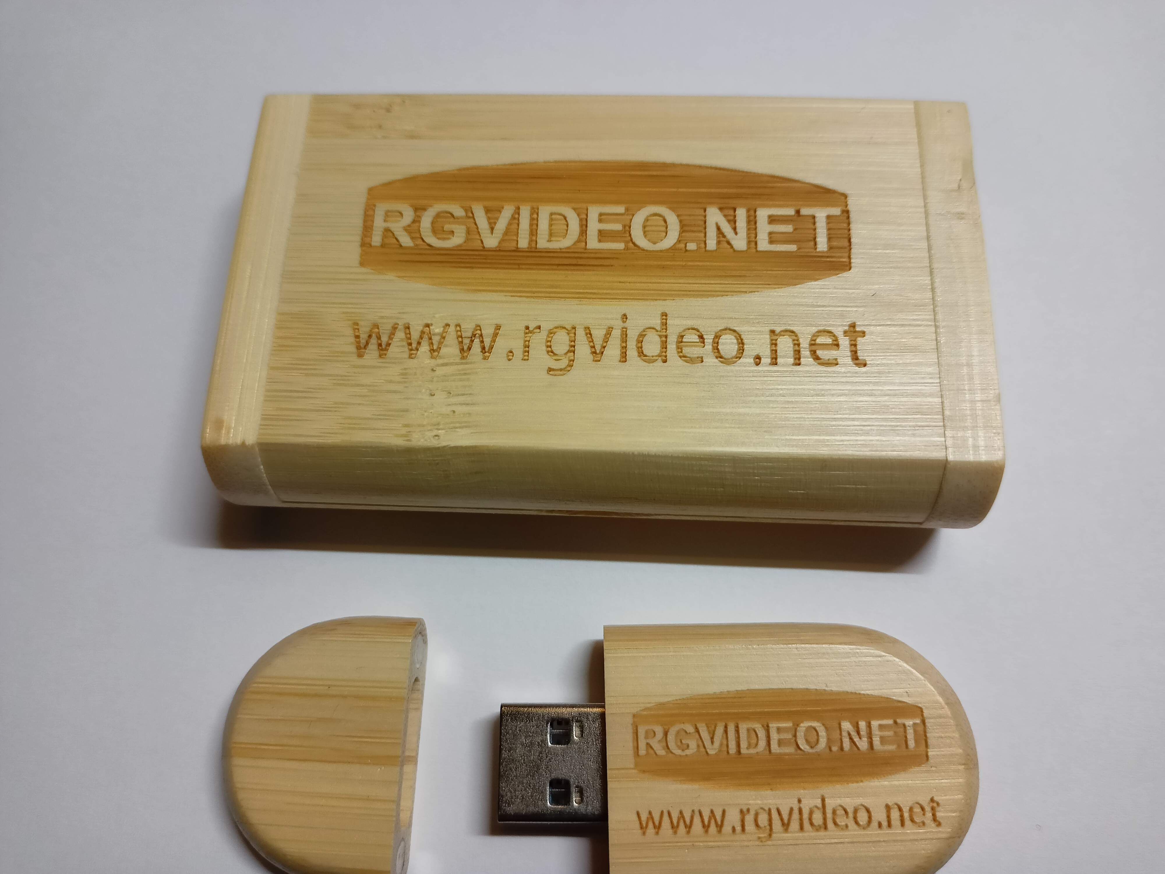 Pendrive drewniany plus pudełko - RGVIDEO.NET