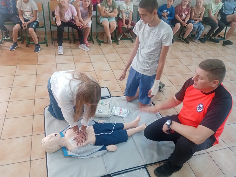Szkolenie z pierwszej pomocy w Szkole Podstawowej w Gościejewicach.