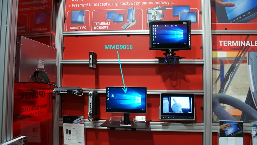 Monitor MMD9016 na stojaku na biurko