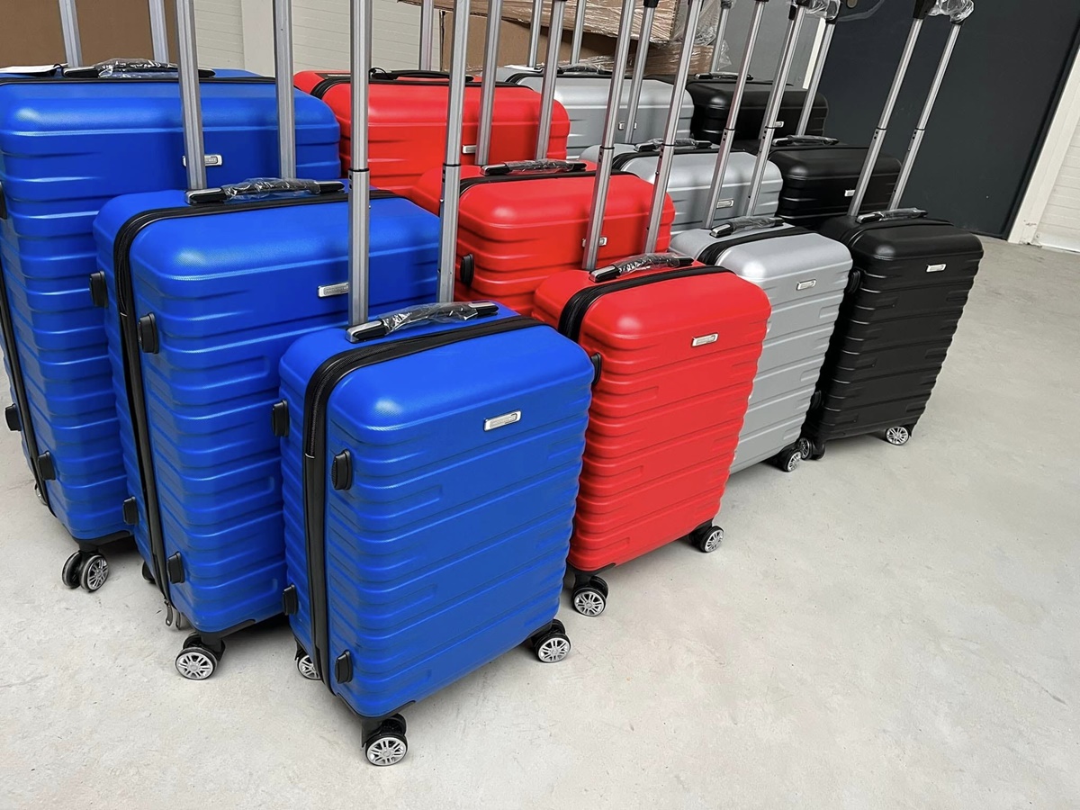 Zestaw walizek podróżnych ( duża, średnia, mała ) Discovery Max
