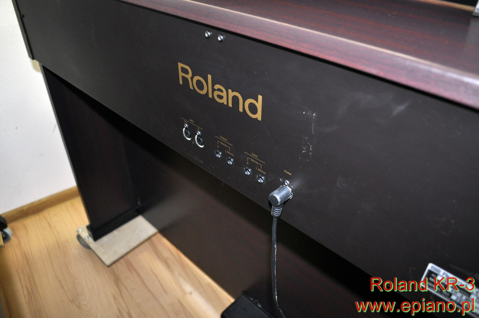 Pianino Roland KR-3
