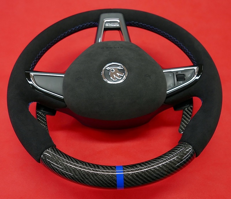 Włókno węglowe na kierownicy Skoda Octavia RS VRS