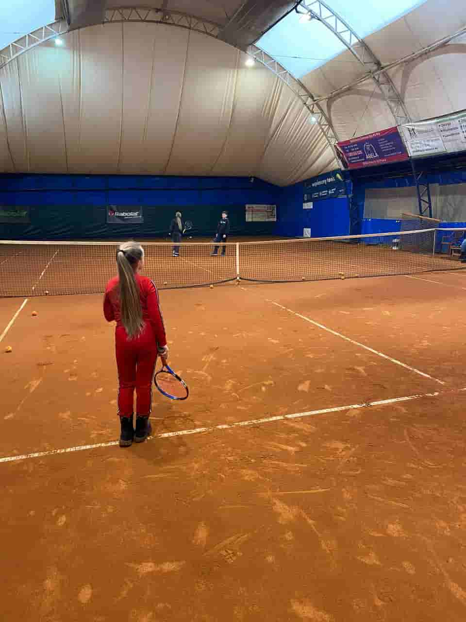 Nauka tenisa: z trenerem czy bez