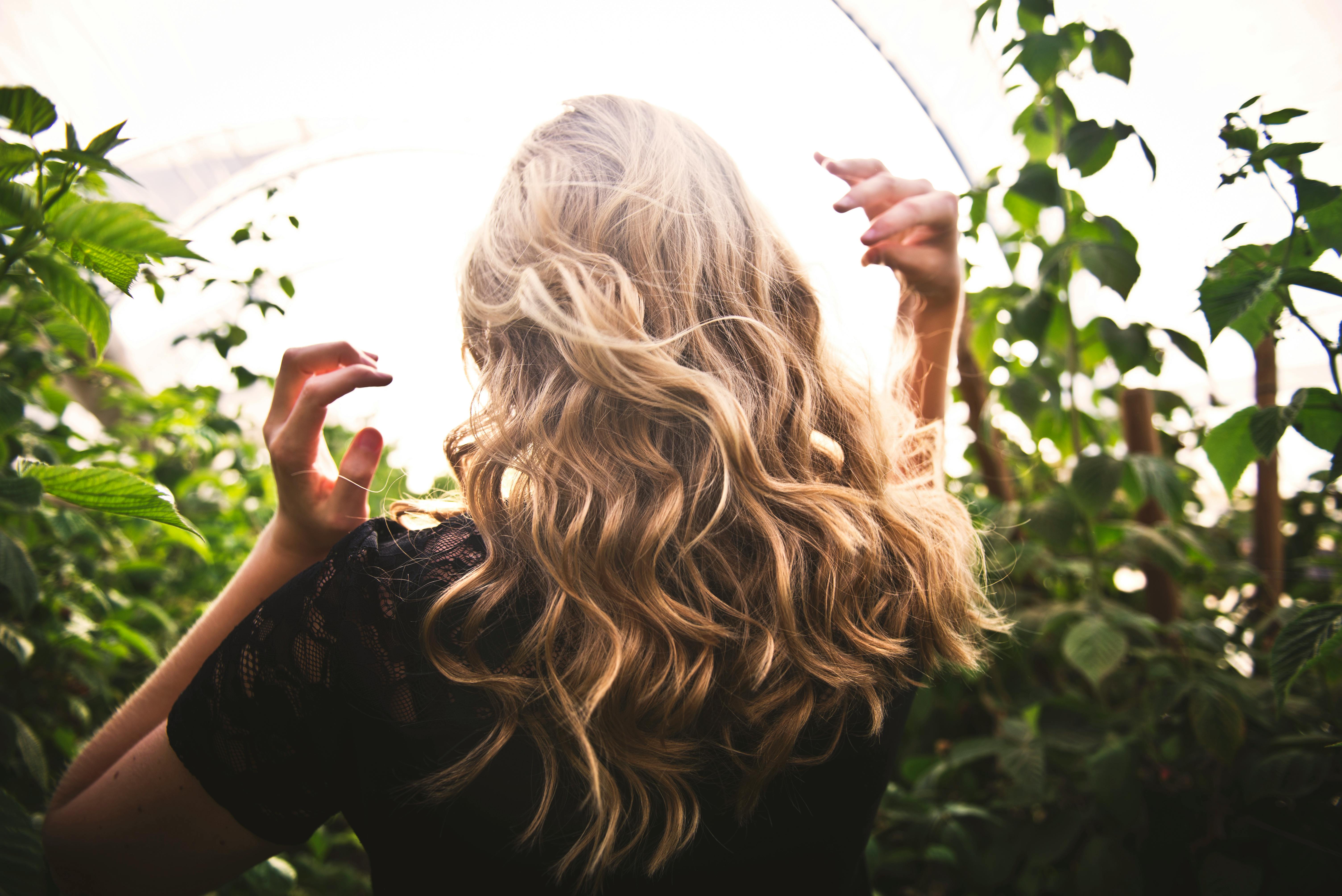 Nourishing Hair Oil oferă părului tău dragostea de care are nevoie