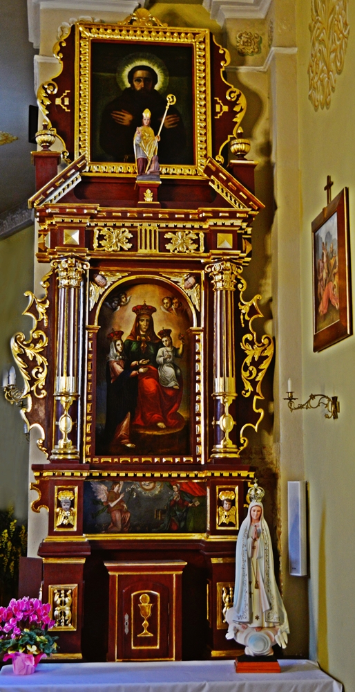 Ołtarz boczny południowy (obraz Św. Anny)