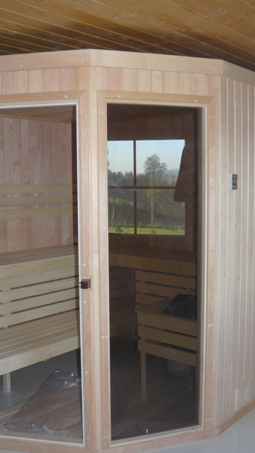 sauna narożna z dodatkowym przeszkleniem; olcha